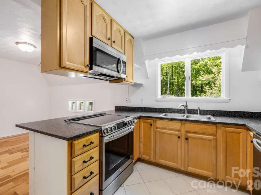 45 Echo Hills Drive, Fairview, NC 28730.  MLS# CAR4381421, YatesRealty ID 23030. 