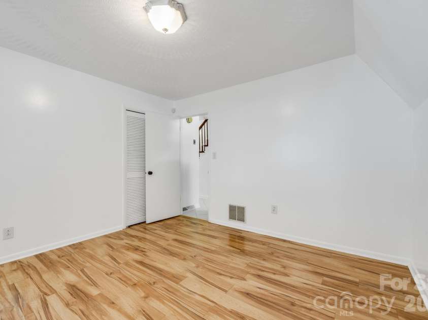 45 Echo Hills Drive, Fairview, NC 28730.  MLS# CAR4381421, YatesRealty ID 23030. 