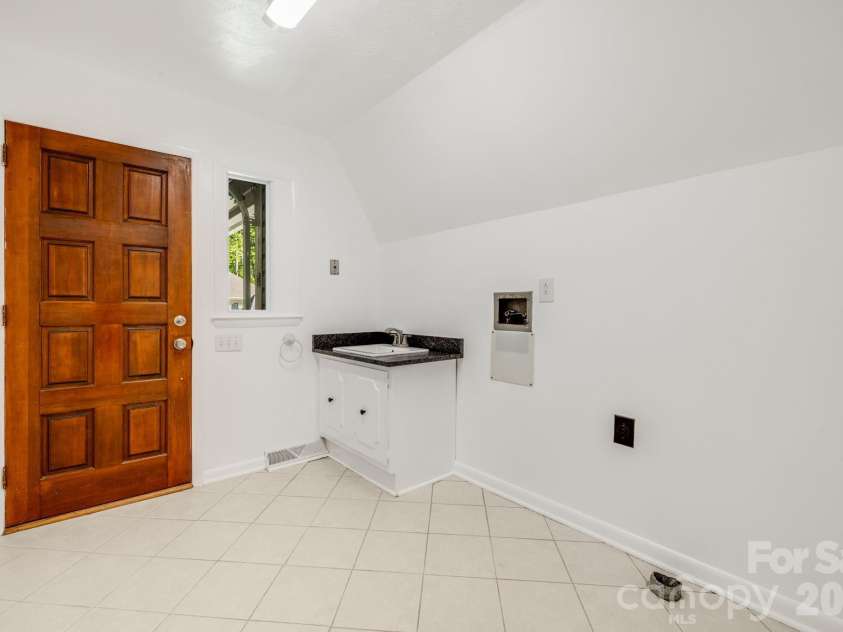 45 Echo Hills Drive, Fairview, NC 28730.  MLS# CAR4381421, YatesRealty ID 23030. 