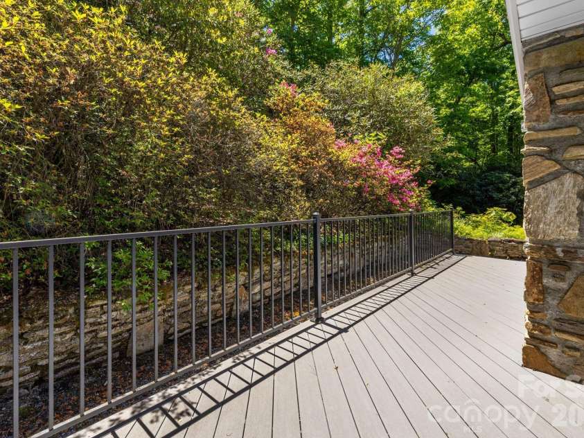 45 Echo Hills Drive, Fairview, NC 28730.  MLS# CAR4381421, YatesRealty ID 23030. 