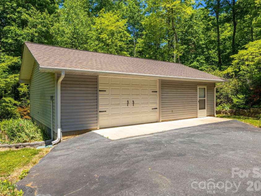 45 Echo Hills Drive, Fairview, NC 28730.  MLS# CAR4381421, YatesRealty ID 23030. 