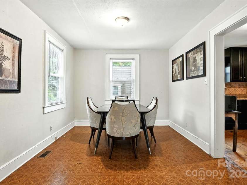 450 1st Street, Hickory, NC 28602.  MLS# CAR4275535, YatesRealty ID 23031. 