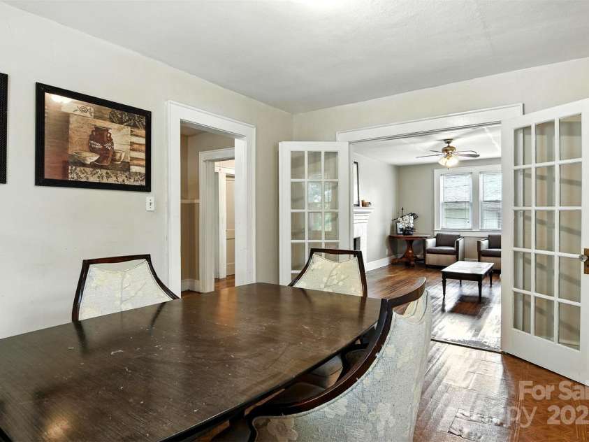 450 1st Street, Hickory, NC 28602.  MLS# CAR4275535, YatesRealty ID 23031. 