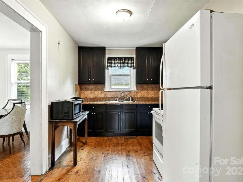 450 1st Street, Hickory, NC 28602.  MLS# CAR4275535, YatesRealty ID 23031. 