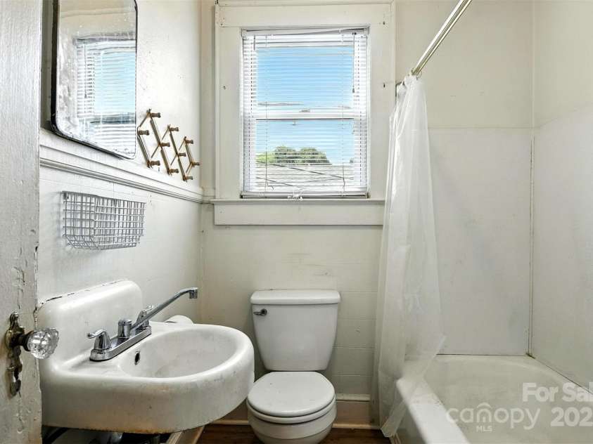 450 1st Street, Hickory, NC 28602.  MLS# CAR4275535, YatesRealty ID 23031. 