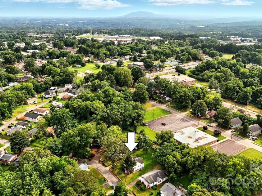 450 1st Street, Hickory, NC 28602.  MLS# CAR4275535, YatesRealty ID 23031. 
