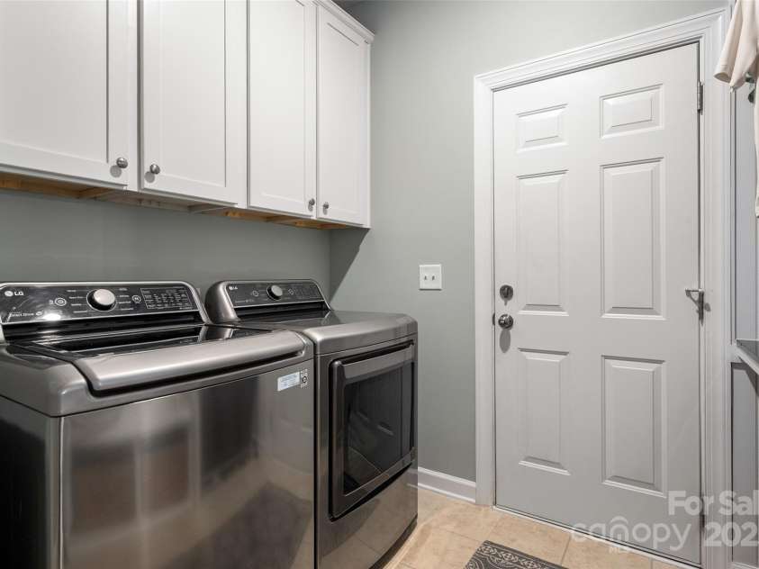 1805 Trading Path Lane, Waxhaw, NC 28173.  MLS# CAR4273259, YatesRealty ID 23032. Added upper cabinets to laundry room