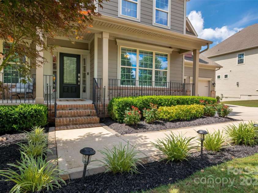 1805 Trading Path Lane, Waxhaw, NC 28173.  MLS# CAR4273259, YatesRealty ID 23032. Gorgeous professional landscaping