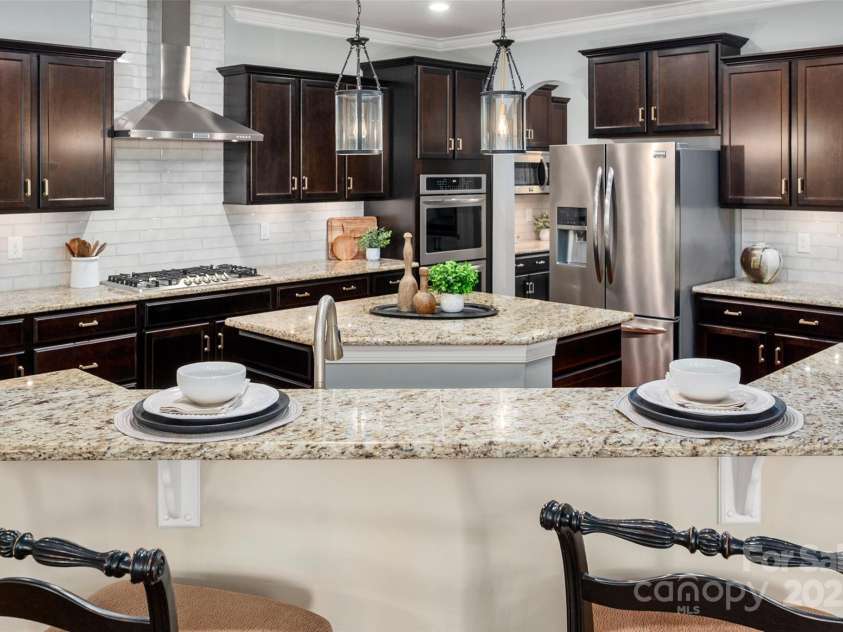 1805 Trading Path Lane, Waxhaw, NC 28173.  MLS# CAR4273259, YatesRealty ID 23032. New Backsplash and SS hood vent
