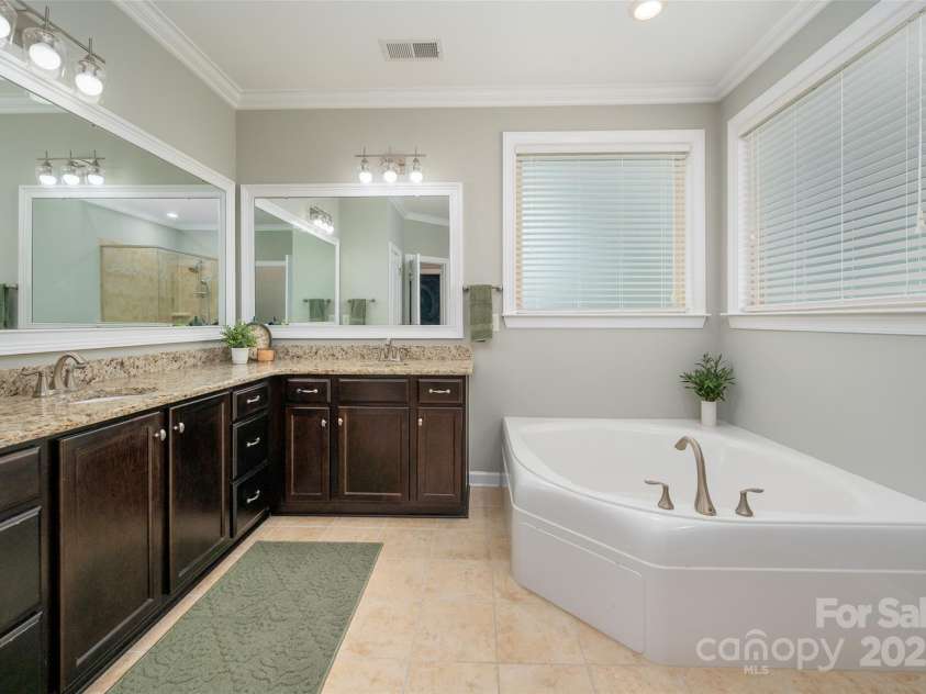 1805 Trading Path Lane, Waxhaw, NC 28173.  MLS# CAR4273259, YatesRealty ID 23032. Primary bath with new lighting