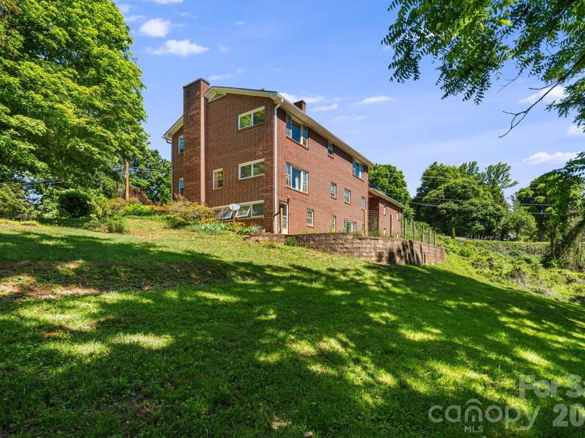 284 Chestnut Street, Mars Hill, NC 28754.  MLS# CAR4378070, YatesRealty ID 23032. 