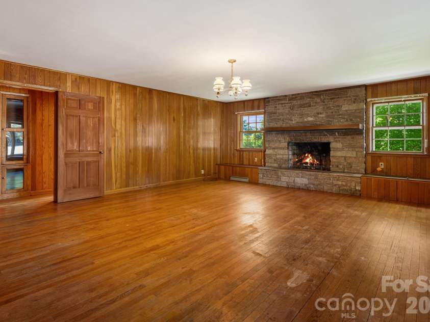 284 Chestnut Street, Mars Hill, NC 28754.  MLS# CAR4378070, YatesRealty ID 23032. 