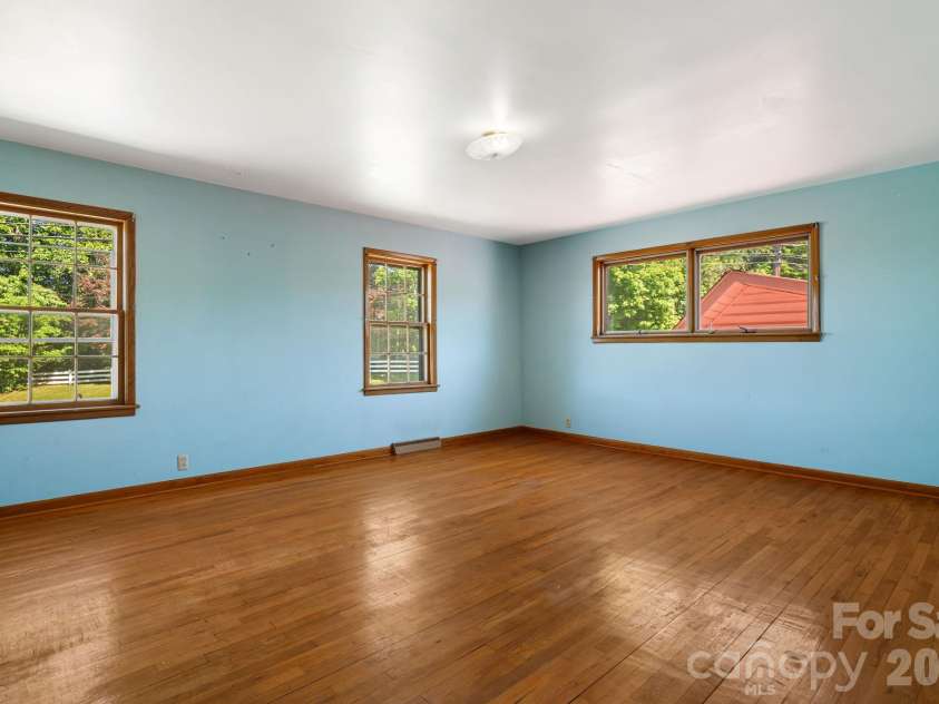 284 Chestnut Street, Mars Hill, NC 28754.  MLS# CAR4378070, YatesRealty ID 23032. 