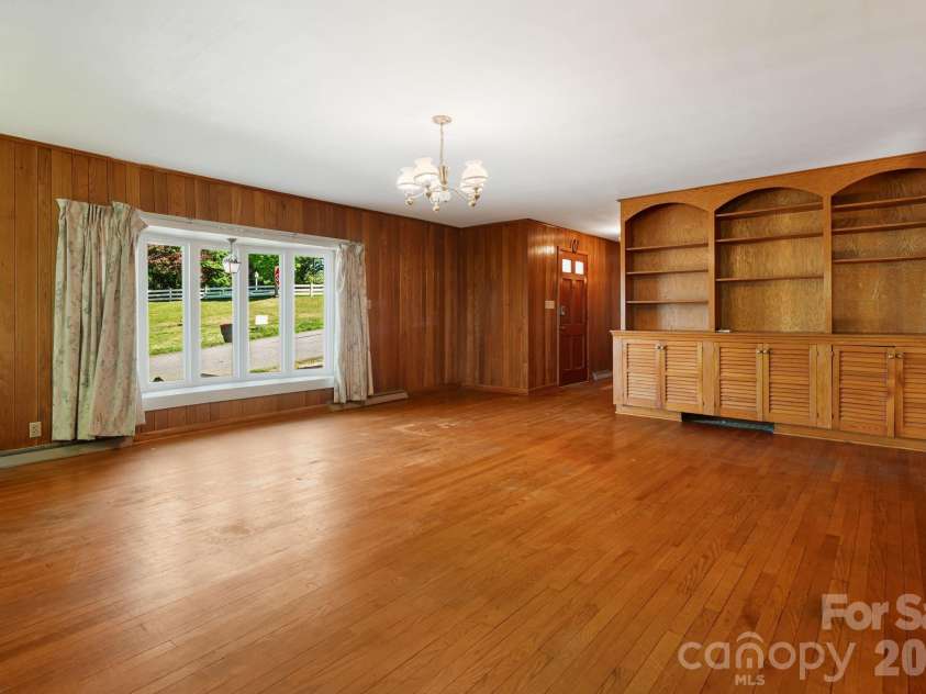 284 Chestnut Street, Mars Hill, NC 28754.  MLS# CAR4378070, YatesRealty ID 23032. 