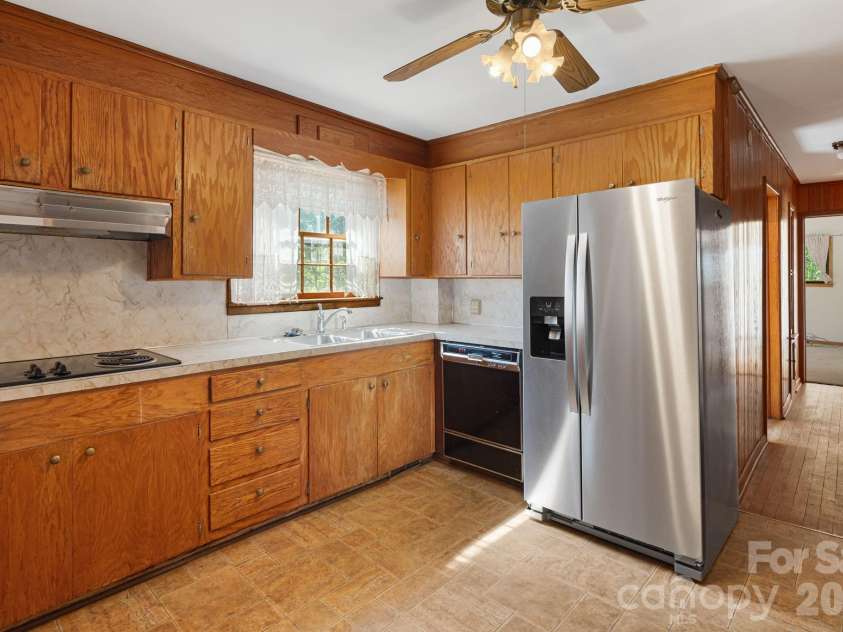 284 Chestnut Street, Mars Hill, NC 28754.  MLS# CAR4378070, YatesRealty ID 23032. 