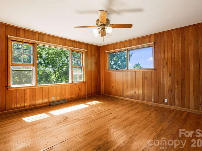 284 Chestnut Street, Mars Hill, NC 28754.  MLS# CAR4378070, YatesRealty ID 23032. 