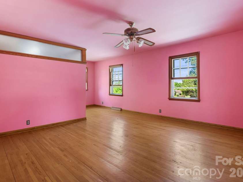 284 Chestnut Street, Mars Hill, NC 28754.  MLS# CAR4378070, YatesRealty ID 23032. 