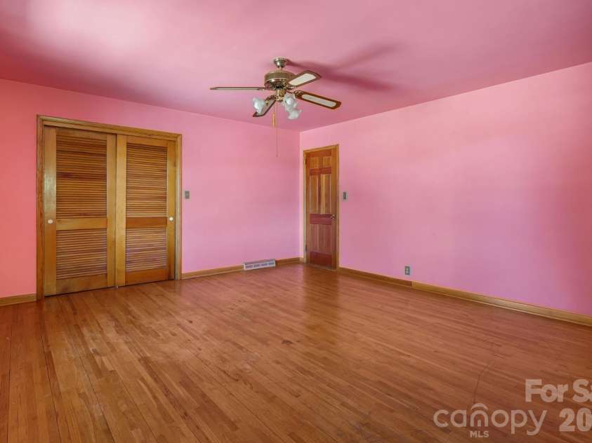 284 Chestnut Street, Mars Hill, NC 28754.  MLS# CAR4378070, YatesRealty ID 23032. 