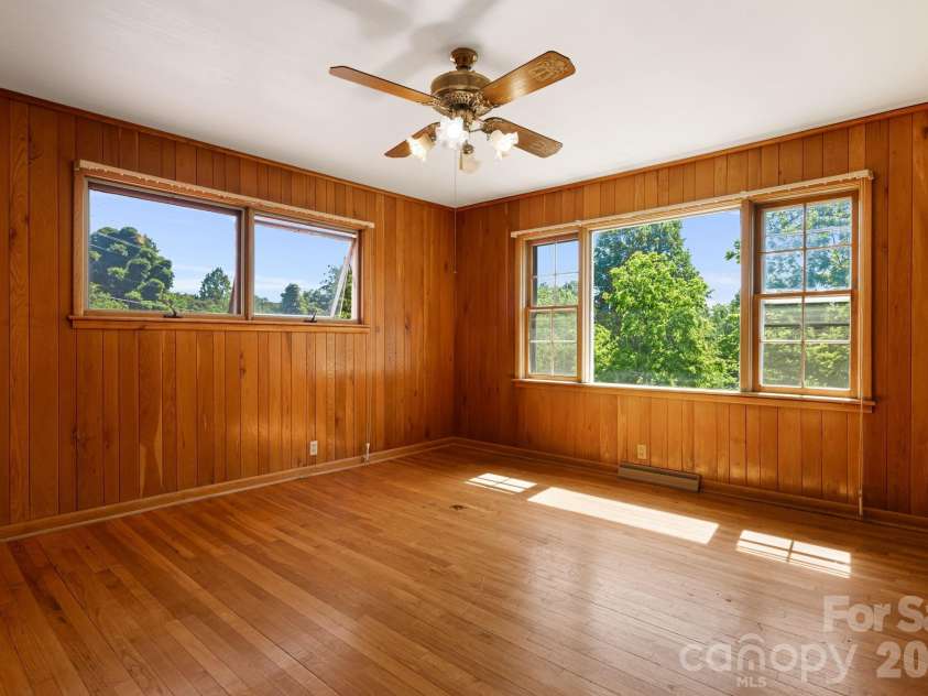 284 Chestnut Street, Mars Hill, NC 28754.  MLS# CAR4378070, YatesRealty ID 23032. 