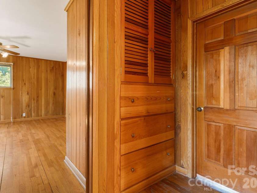 284 Chestnut Street, Mars Hill, NC 28754.  MLS# CAR4378070, YatesRealty ID 23032. 