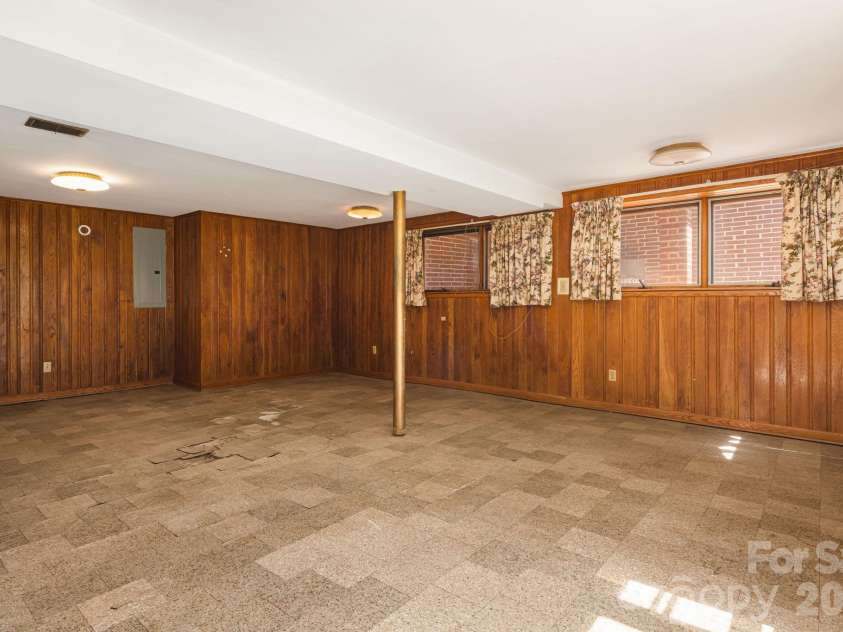 284 Chestnut Street, Mars Hill, NC 28754.  MLS# CAR4378070, YatesRealty ID 23032. 