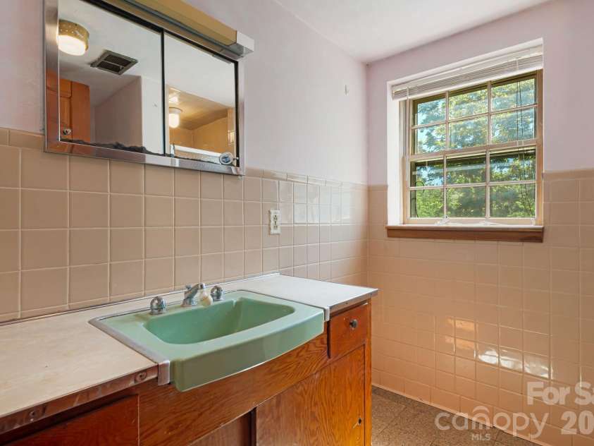 284 Chestnut Street, Mars Hill, NC 28754.  MLS# CAR4378070, YatesRealty ID 23032. 