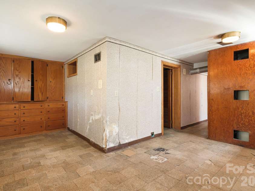 284 Chestnut Street, Mars Hill, NC 28754.  MLS# CAR4378070, YatesRealty ID 23032. 