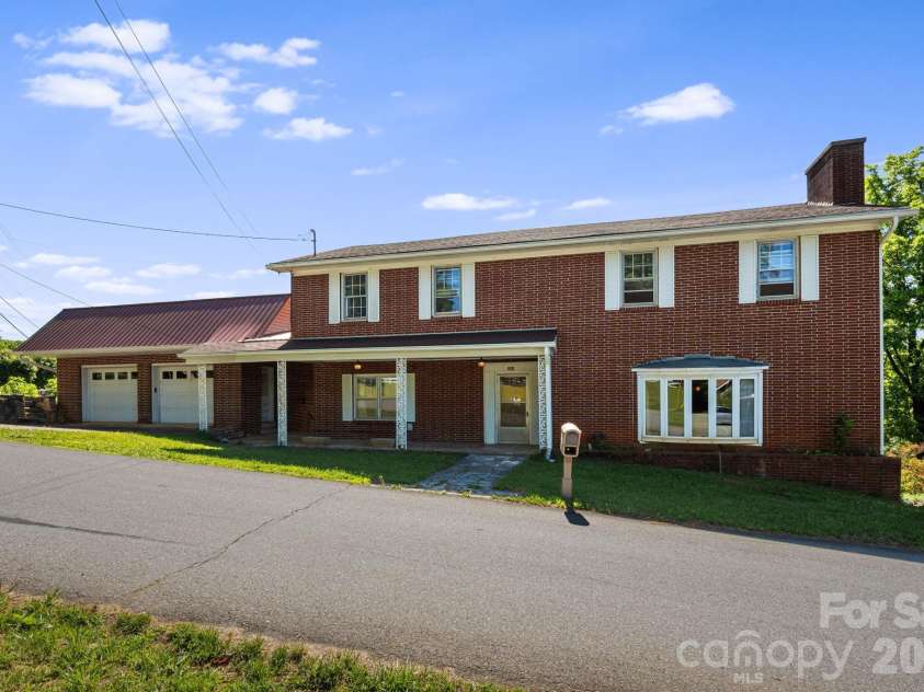 284 Chestnut Street, Mars Hill, NC 28754.  MLS# CAR4378070, YatesRealty ID 23032. 