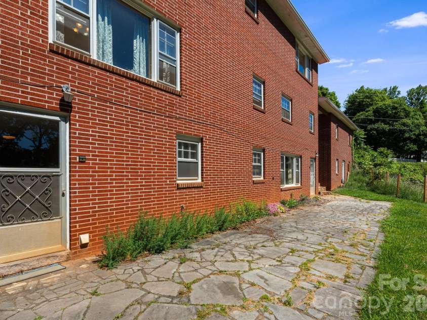 284 Chestnut Street, Mars Hill, NC 28754.  MLS# CAR4378070, YatesRealty ID 23032. 