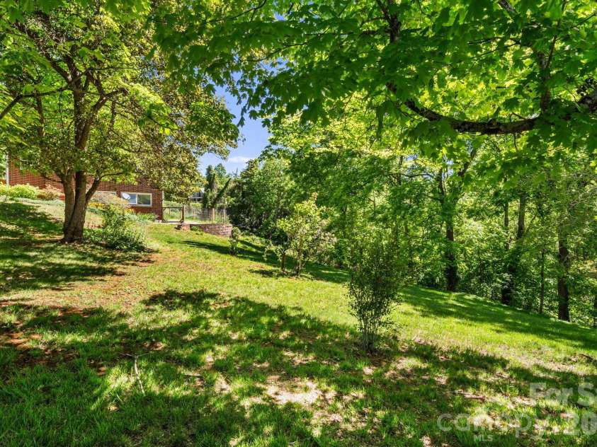 284 Chestnut Street, Mars Hill, NC 28754.  MLS# CAR4378070, YatesRealty ID 23032. 