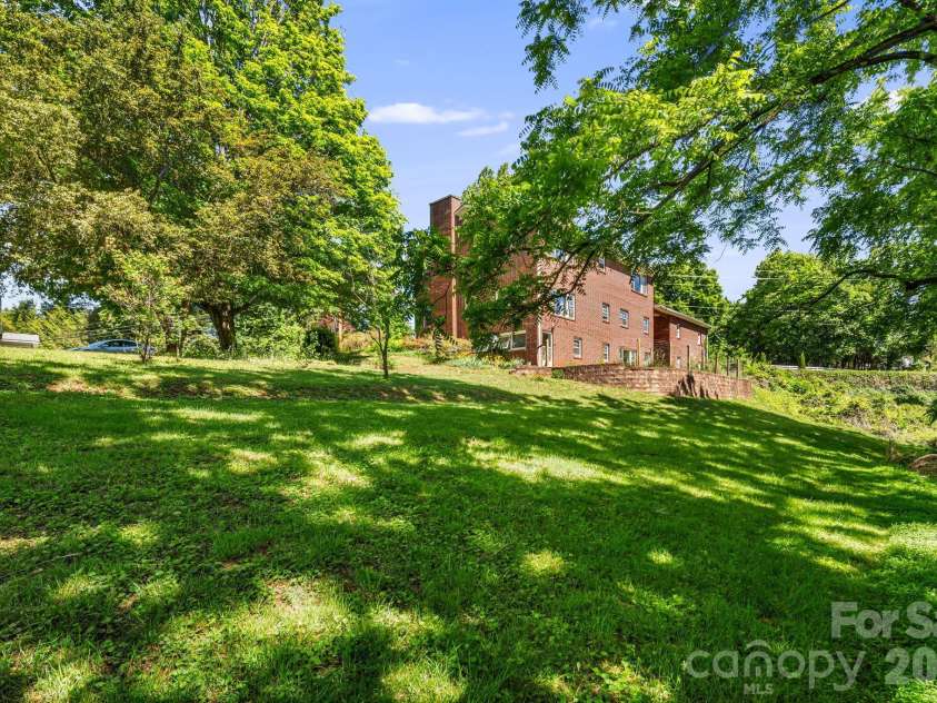284 Chestnut Street, Mars Hill, NC 28754.  MLS# CAR4378070, YatesRealty ID 23032. 
