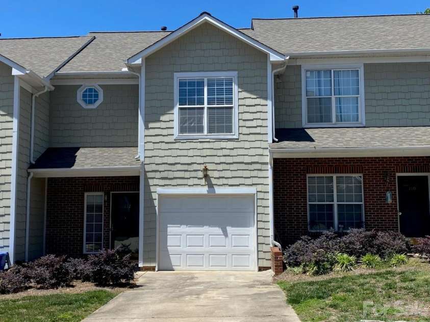 112 Sunridge Drive, Mooresville, NC 28117.  MLS# CAR4382601, YatesRealty ID 23033. 