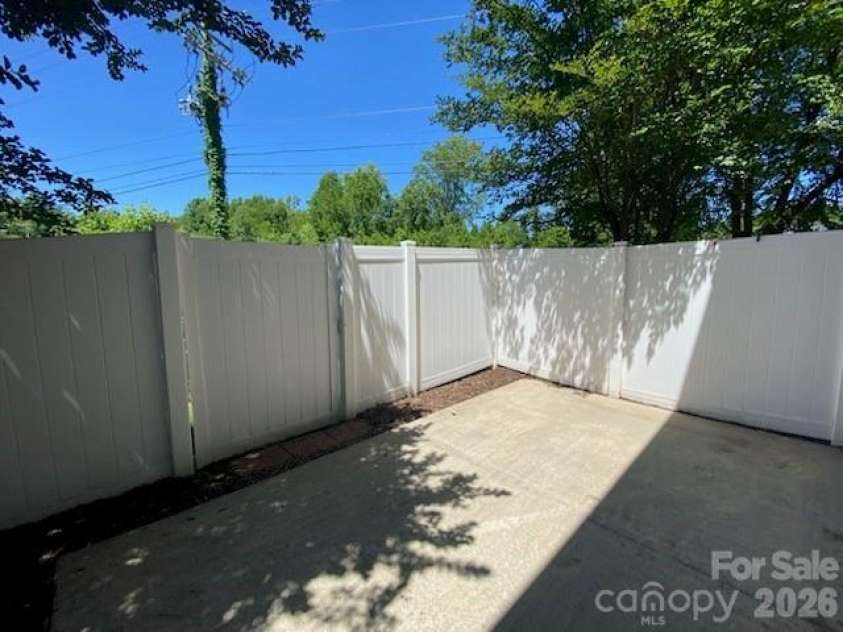 112 Sunridge Drive, Mooresville, NC 28117.  MLS# CAR4382601, YatesRealty ID 23033. 