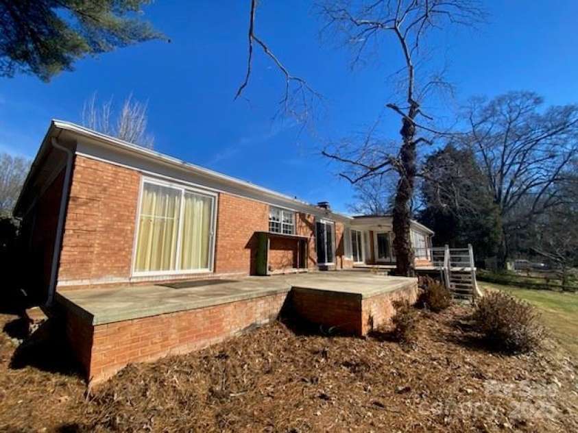 622 Carolina Avenue, Statesville, NC 28677.  MLS# CAR4330769, YatesRealty ID 23034. 