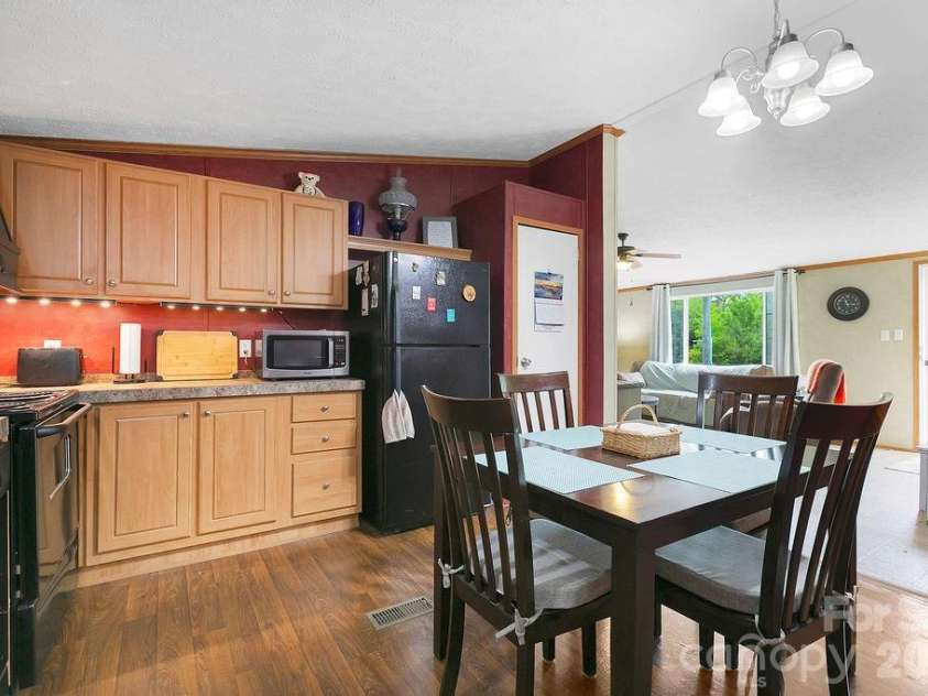 111 Wild Hog Creek Road, Rosman, NC 28772.  MLS# CAR4380401, YatesRealty ID 23035. Dining Area