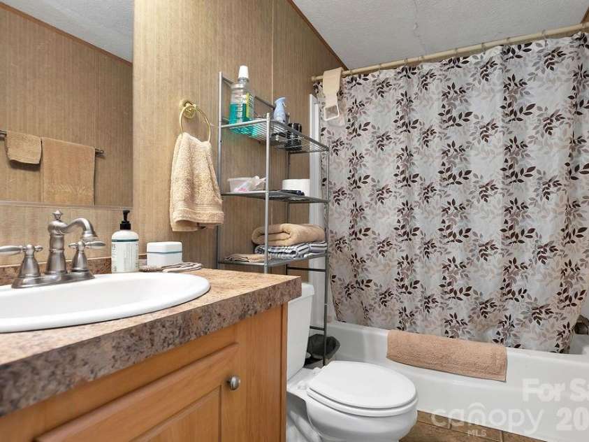 111 Wild Hog Creek Road, Rosman, NC 28772.  MLS# CAR4380401, YatesRealty ID 23035. Full Bath 2