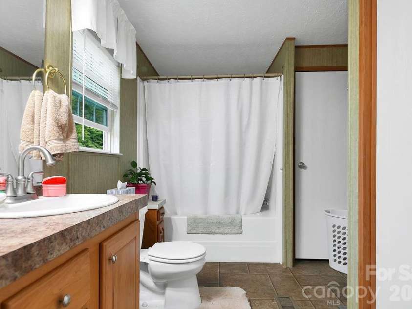 111 Wild Hog Creek Road, Rosman, NC 28772.  MLS# CAR4380401, YatesRealty ID 23035. Primary Full Bath