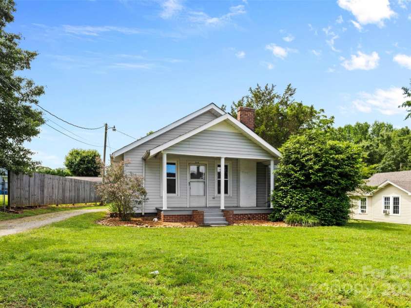 2519 2nd Avenue, Hickory, NC 28602.  MLS# CAR4268337, YatesRealty ID 23035. 