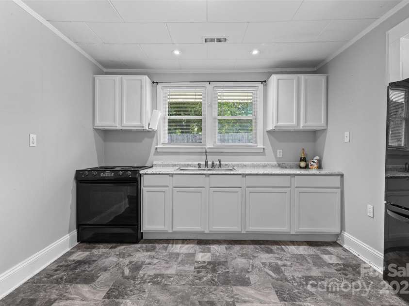 2519 2nd Avenue, Hickory, NC 28602.  MLS# CAR4268337, YatesRealty ID 23035. 