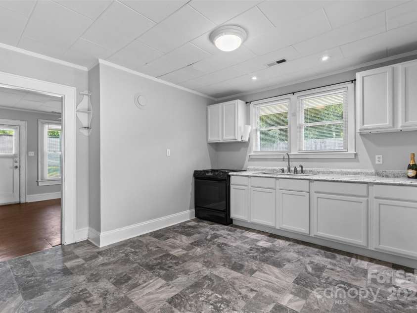 2519 2nd Avenue, Hickory, NC 28602.  MLS# CAR4268337, YatesRealty ID 23035. 