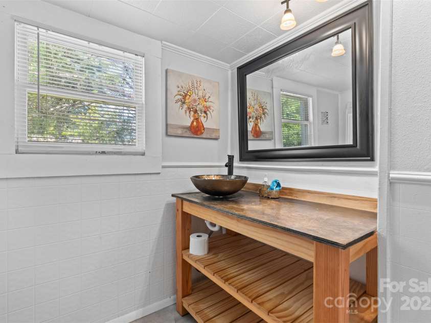 2519 2nd Avenue, Hickory, NC 28602.  MLS# CAR4268337, YatesRealty ID 23035. 