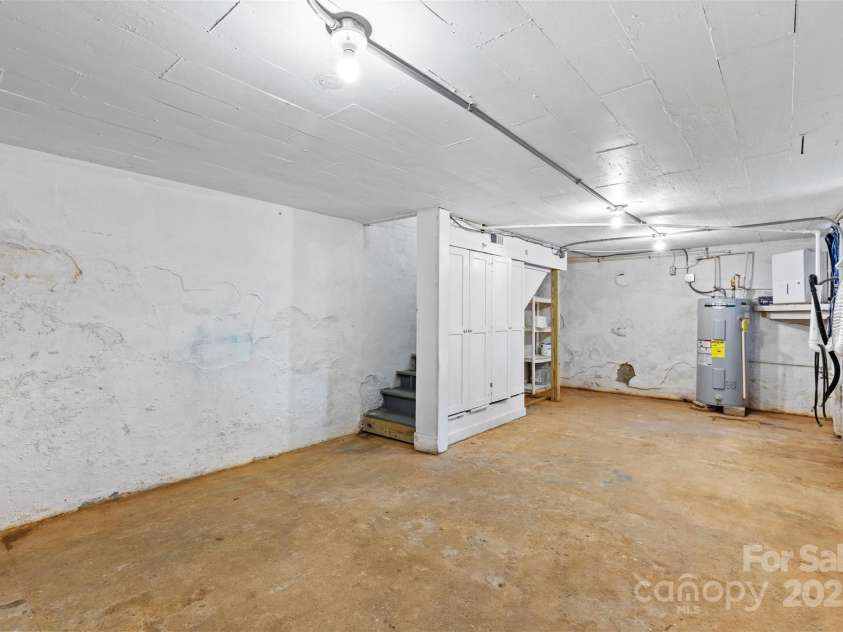 2519 2nd Avenue, Hickory, NC 28602.  MLS# CAR4268337, YatesRealty ID 23035. 