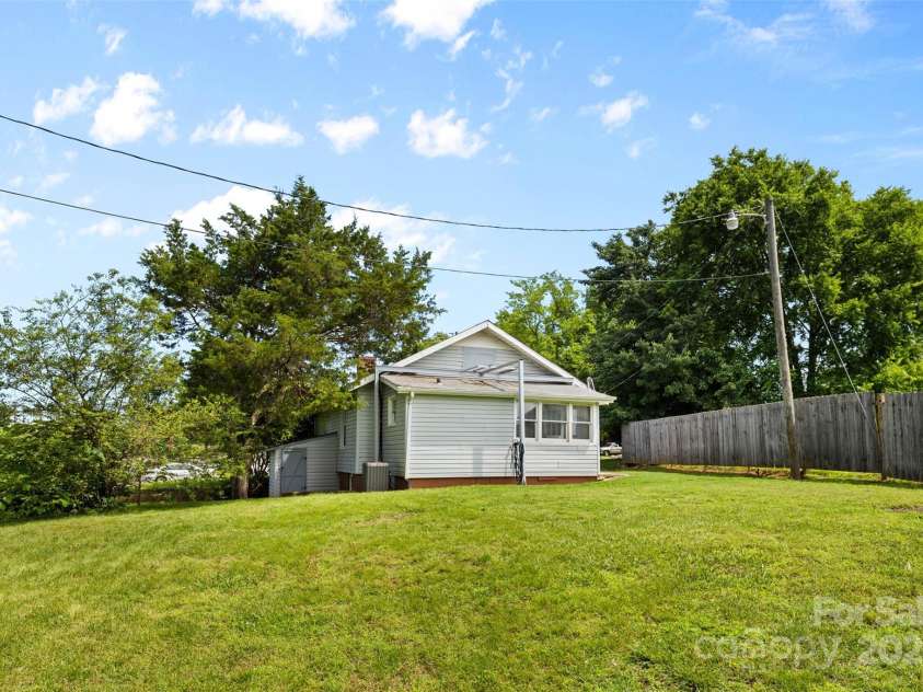 2519 2nd Avenue, Hickory, NC 28602.  MLS# CAR4268337, YatesRealty ID 23035. 
