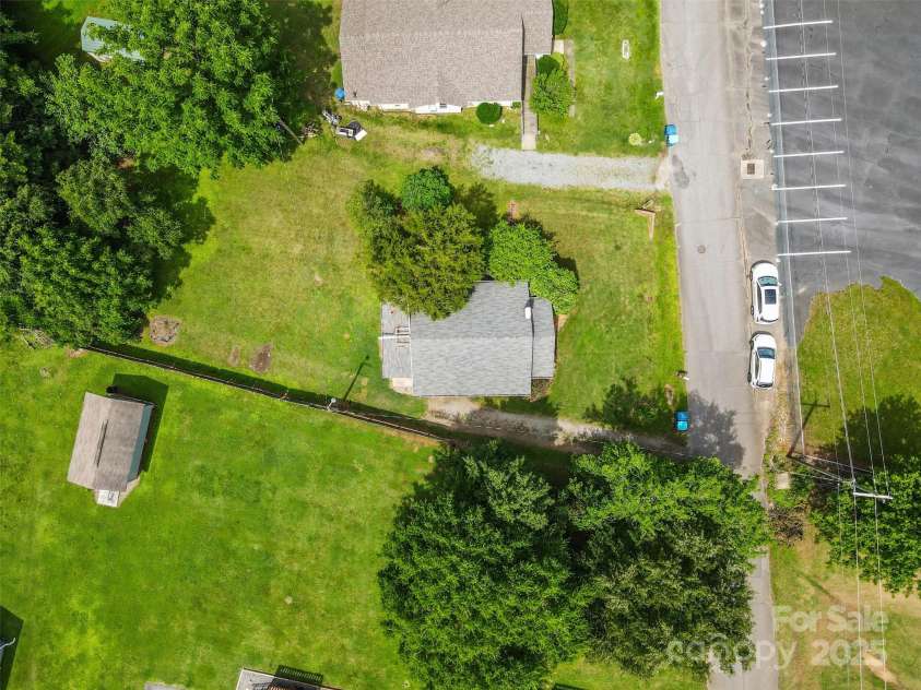 2519 2nd Avenue, Hickory, NC 28602.  MLS# CAR4268337, YatesRealty ID 23035. 