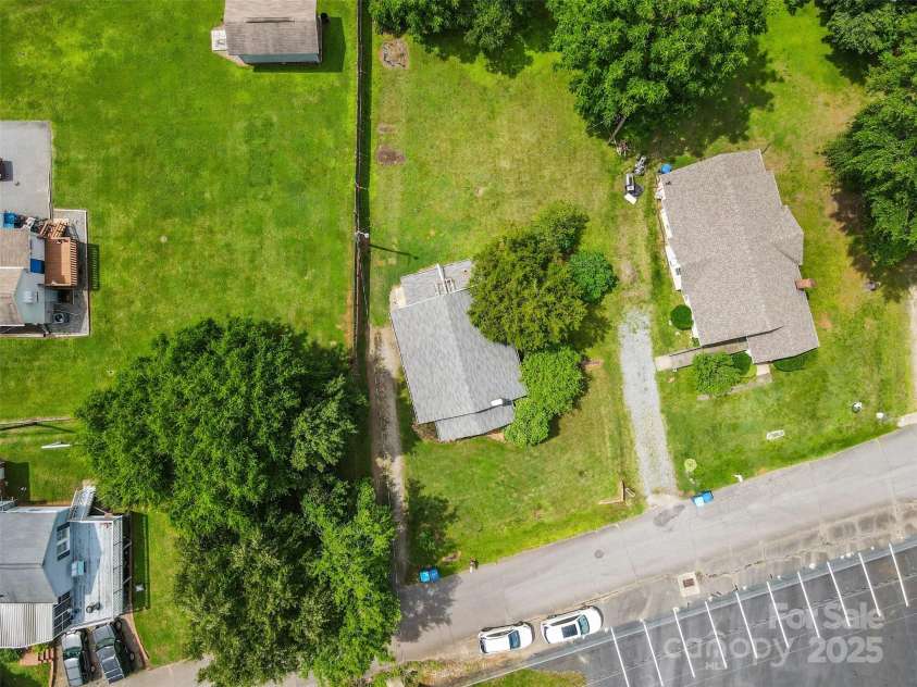 2519 2nd Avenue, Hickory, NC 28602.  MLS# CAR4268337, YatesRealty ID 23035. 