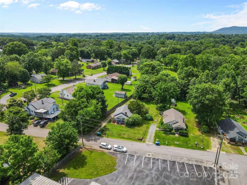 2519 2nd Avenue, Hickory, NC 28602.  MLS# CAR4268337, YatesRealty ID 23035. 