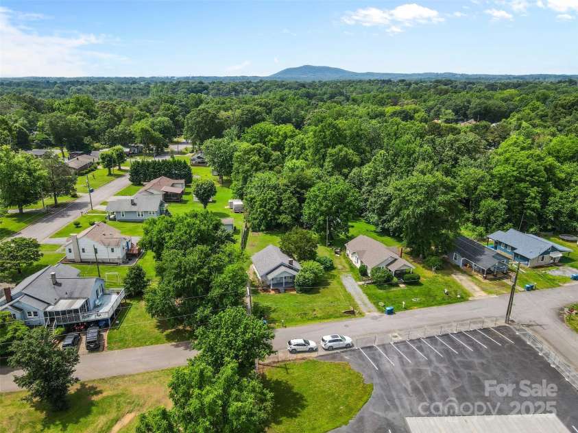 2519 2nd Avenue, Hickory, NC 28602.  MLS# CAR4268337, YatesRealty ID 23035. 