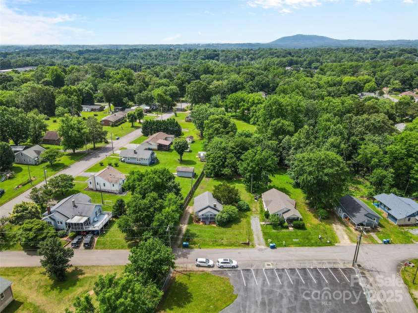 2519 2nd Avenue, Hickory, NC 28602.  MLS# CAR4268337, YatesRealty ID 23035. 