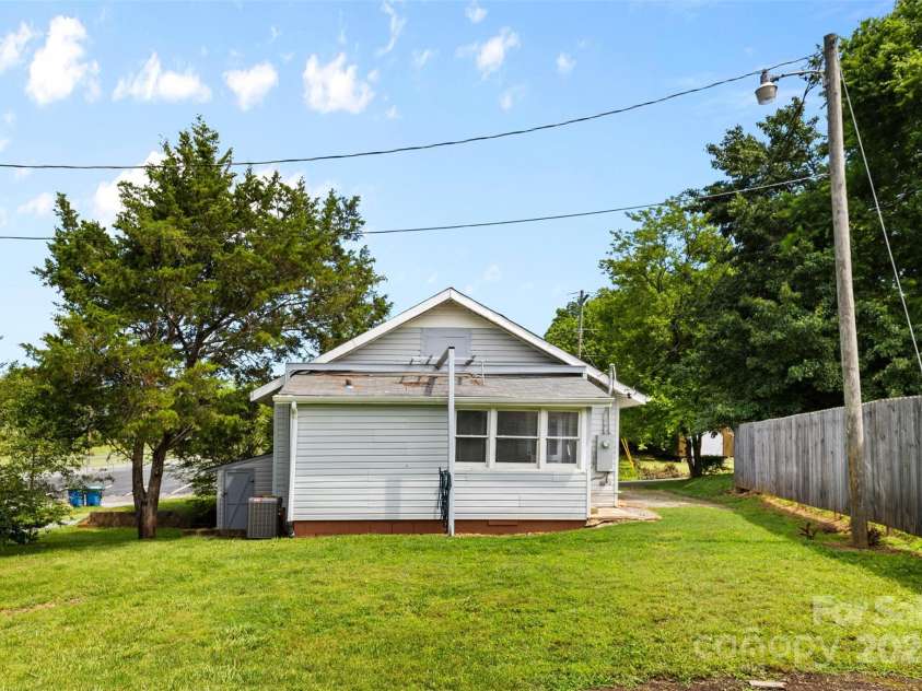 2519 2nd Avenue, Hickory, NC 28602.  MLS# CAR4268337, YatesRealty ID 23035. Back of home