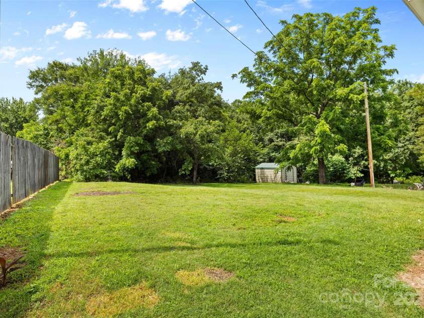 2519 2nd Avenue, Hickory, NC 28602.  MLS# CAR4268337, YatesRealty ID 23035. Back yard